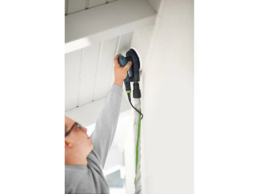 Festool ETS EC 150/5 EQ-Plus Exzenterschleifer wird an Decke angewendet, grünes Kabel sichtbar.