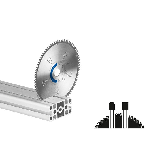 Festool Kreissägeblatt ALUMINIUM/PLASTICS HW mit Hartmetallzähnen auf Führungsschiene, blaue Codierung sichtbar.