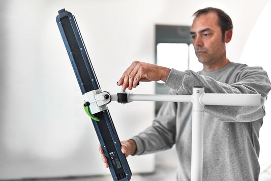 Festool Adapter AD-ST DUO 200 Streiflicht-Befestigung auf Stativ, Anwendungsbeispiel Höhenverstellung