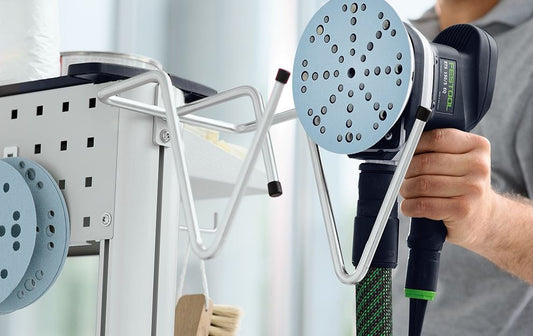 Festool Werkzeughaken WCR 1000 WH mit Elektroschleiffer und Schlauchhalter an Werkstattanlage