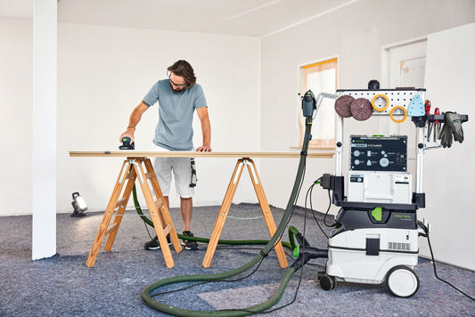 Festool Absauganlage mit Y-Ventil SV-AS D50 SWT bei der Anwendung - Schleifer an Holzwerkstück angeschlossen