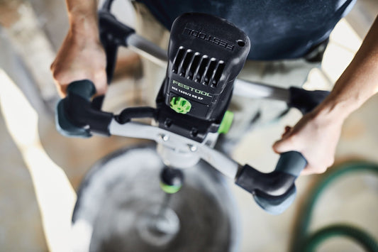 Festool MX 1600/2 RE EF HS3R Rührwerk in Anwendung mit ErgoFix-Höhenverstellung und FastFix-Schnellwechselsystem beim Mischen