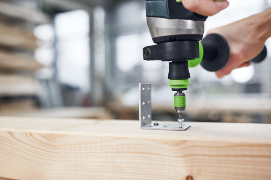 Festool Bit-Sortiment SYS3 XXS CE-TX BHS 60 mit magnetischem CENTROTEC Bithalter beim Verschrauben in Holz