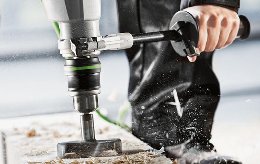 Festool Zusatzhandgriff AH-57/275 bei Anwendung auf Bohrmaschine, Bohrarbeit mit Drehmoment
