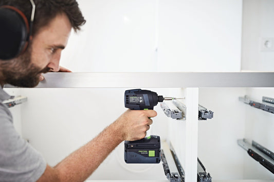 Festool TID 18-Basic Akku-Schlagschrauber in Anwendung beim Verschrauben mit Festool Schubladenset