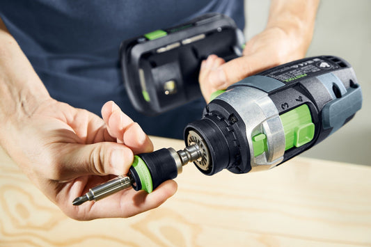 Festool Magnet-Bithalter BH 60 CE-Imp mit austauschbarem Bit und CENTROTEC-Aufnahme in der Hand