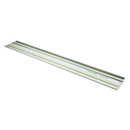 Festool Führungsschiene FS mit Gleitbelag, grüner Markierung und Lochreihung, Schrägansicht.