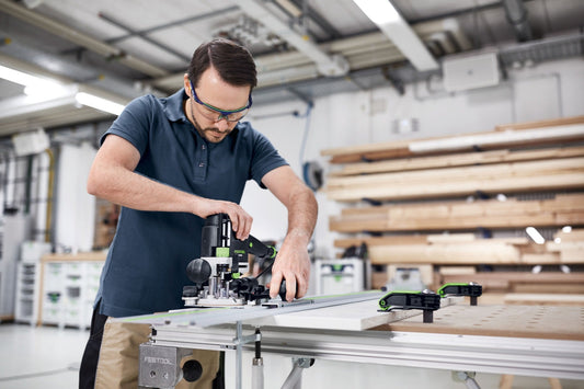 Festool Längsanschlag LA-LR 32 FS Anwendung auf Werkstück mit präzisem Randabstand