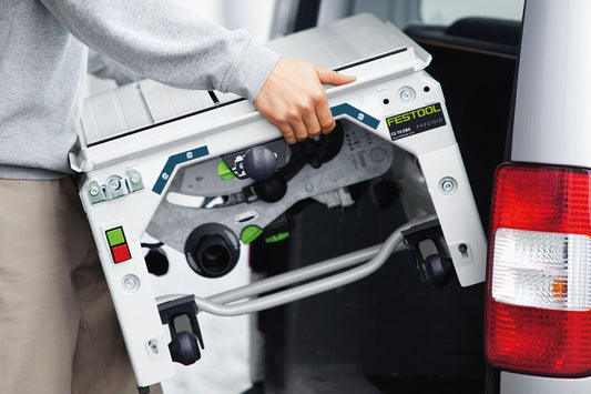 Festool PRECISIO CS 70 EG Tischzugsäge mit Zugfunktion und schwenkbarem Sägeblatt in Anwendung