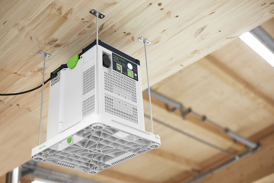 Festool SYS-AIR Luftreiniger an Deckenhalterung DH-SYS-AIR montiert, hängend an Holzdecke in Werkstatt