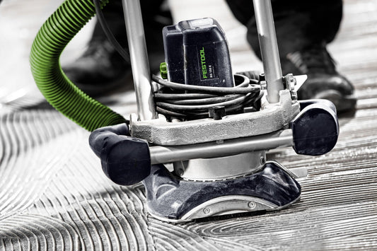 Festool Werkzeugkopf SZ-RG 150 mit Hartmetall-Fräsrädern in Anwendung auf Holzoberfläche