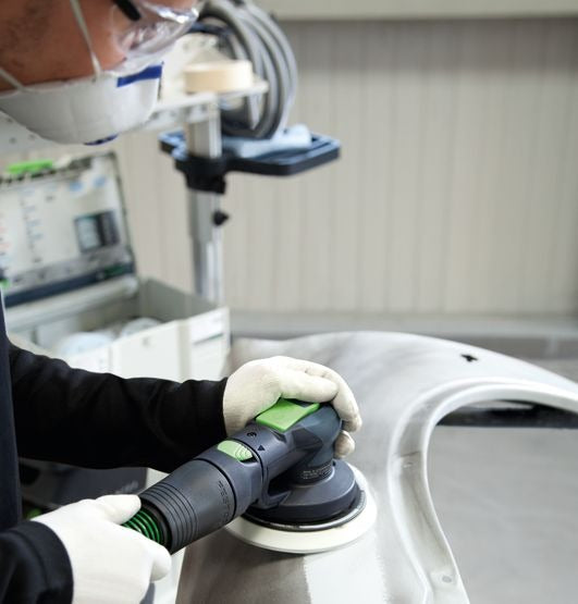 Festool LEX 3 150/7 Druckluft-Exzenterschleifer in Anwendung beim Schleifen mit Schleifteller