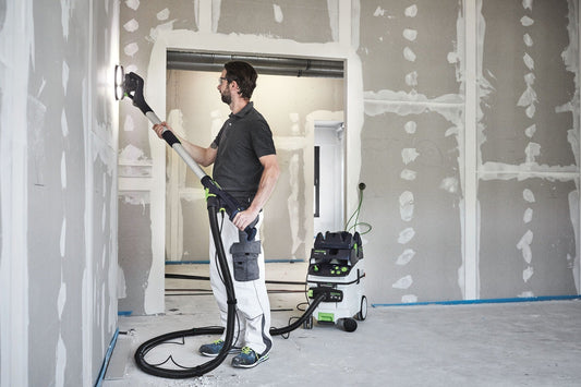 Festool PLANEX LHS 2 225 Langhalsschleifer mit Absauganlage beim Schleifen von Gipskartonwand