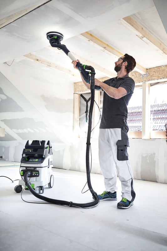 Festool CTM 36 EI AC-PLANEX Absaugmobil mit Langhalsschleifer beim Deckenabsaugen auf Baustelle