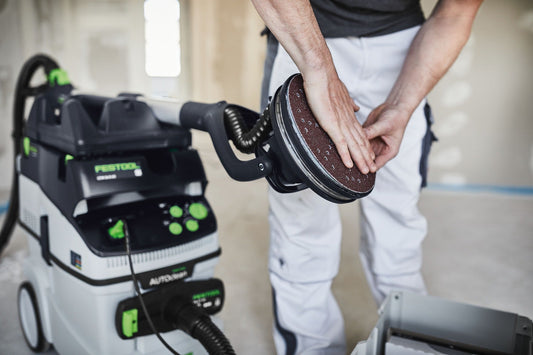 Festool Schleifscheibe Saphir mit Schleifteller wird bei Schleifarbeiten angebracht, Anwendungsbeispiel