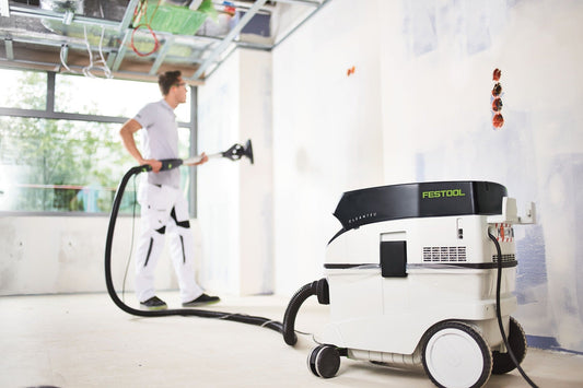 Festool PLANEX easy LHS-E 225 EQ Langhalsschleifer mit Absauganlage bei Deckenarbeit im Einsatz.
