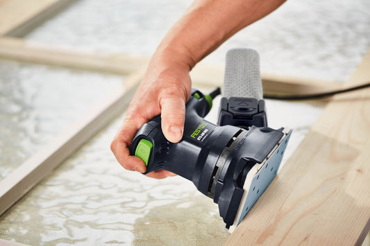 Festool Schleifstreifen Granat mit StickFix-Klettsystem in Anwendung beim Schleifen von Holz und Lack