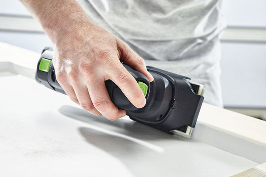 Festool RTSC 400-Basic Akku-Rutscher in Anwendung beim Schleifen mit grünem Bedienknopf, kabelloses Schleifen ohne Kabel