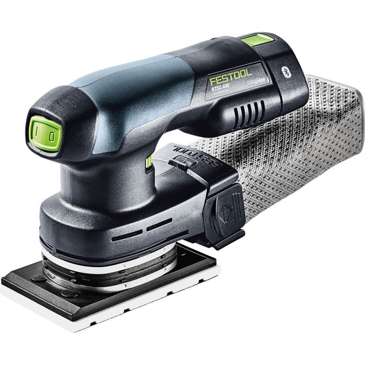 Festool RTSC 400 Akku-Rutscher mit Schleifschuh auf Werkstück, Bluetooth-Akkupack und grüne Anzeige sichtbar.