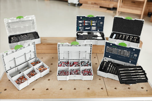 Festool Oszillierer-Sägeblatt-Set SYS3 S 76 mit geöffneten Systainer-Boxen, verschiedenen Sägeblättern und Zubehör auf
