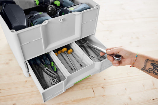 Festool Systainer³ SYS3-COMBI M 287 mit offener Frontschublade, Werkzeuge und Zubehör sichtbar.