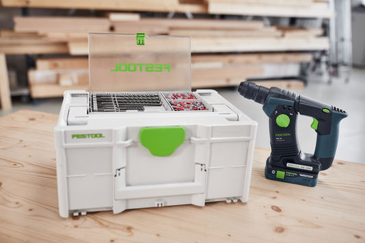Festool Bohrerkassette BKS SYS3 D5-12 SDS mit Hammerbohrern und Akku-Bohrmaschine auf Werkbank