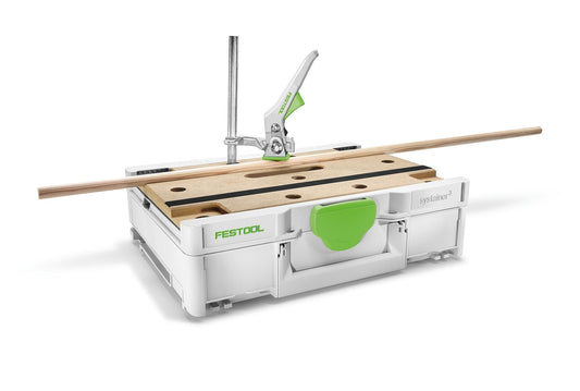 Festool Systainer³ SYS3-MFT M 112 mobile Werkbank mit Lochplatte und Spannsystem, Holzwerkstück eingespannt