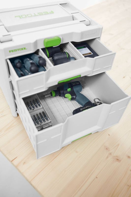 Festool Sortainer³ SYS3-SORT/2 M 337 mit offenen Schubladen, Elektrowerkzeug und Zubehör organisiert.