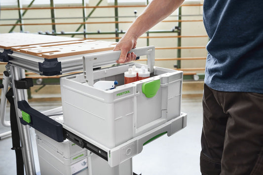 Festool Auszug SYS-AZ-MW 1000 mit offener Schublade, gefüllt mit Systainer Zubehör, Vollauszug in mobiler Werkstatt.