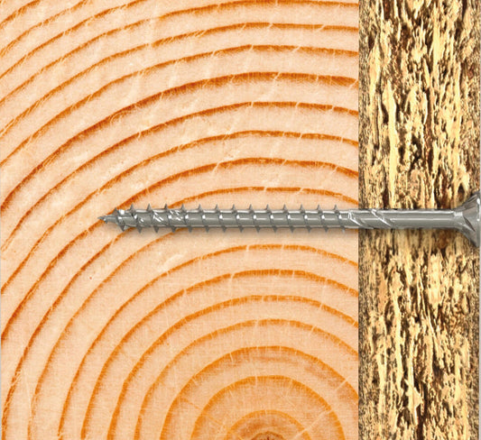 Eingeschraubte fischer PowerFast II Schraube im Querschnitt – geringe Spaltwirkung bei Holzverbindungen