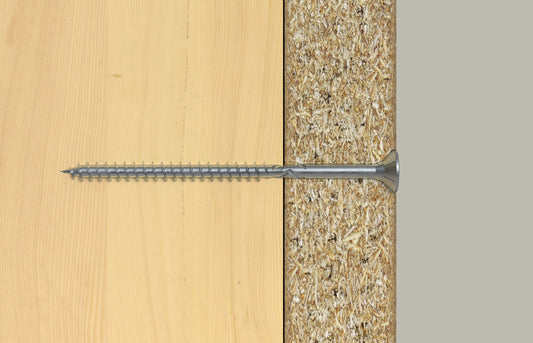 fischer Spanplattenschraube ClassicFast FCF II CTP BC mit Senkkopf in Holz und Spanplatte eingedreht.